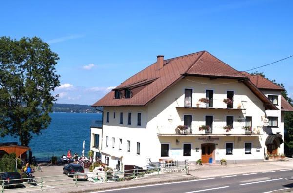 Gasthof Mit Seeterasse & Appartements Zur Landeroith Weyregg Buitenkant foto